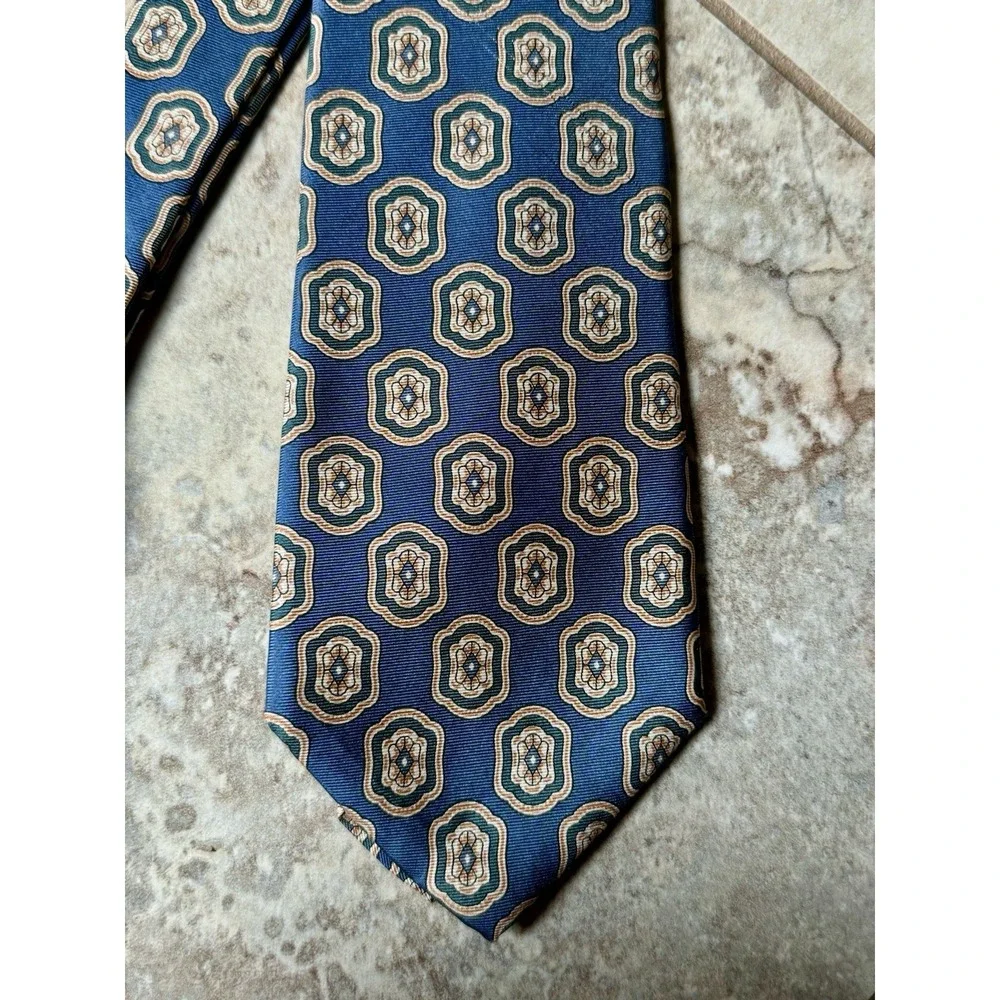 Vintage Bill Blass Blue Medallion Silk Tie‎ Classic